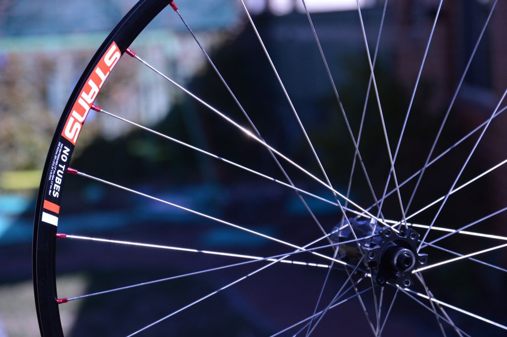 Stans/NoTubes Crest MK3 rim built on Specialized Roval Traverse straight pull 32h hub with DT Swiss internals