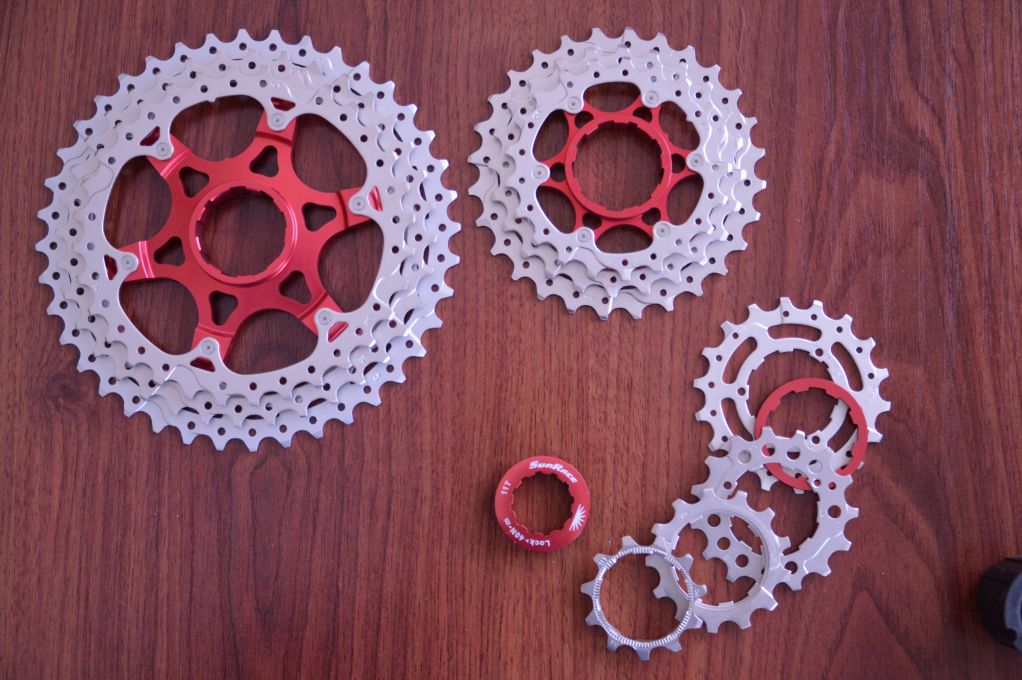 Sunrace MX3 11-40t cassette with red spider in silver cogs