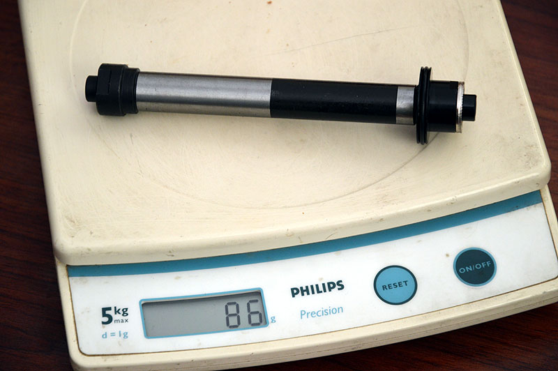 135mm steel axle with 5mm QR end caps
