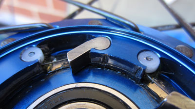 Abrasion of inside of hub shell caused by freehub teeth