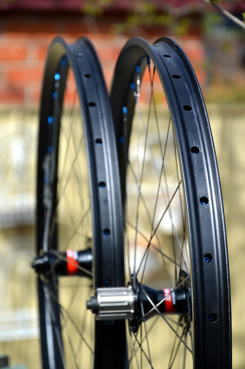 Close-up of rim width on Syntace W35 rim
