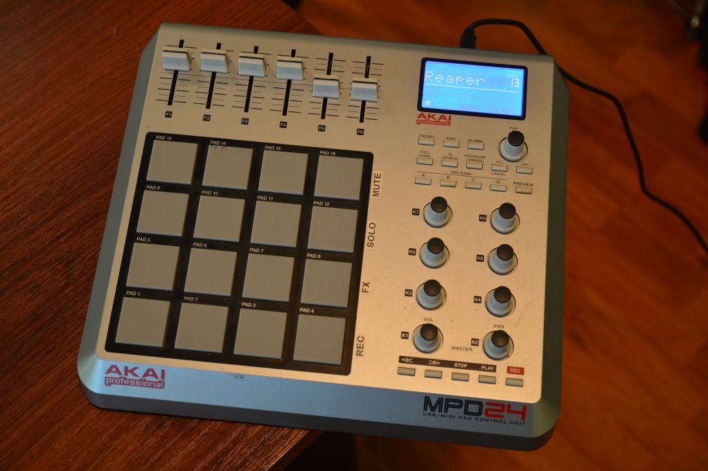 Akai MPD24 pad controller