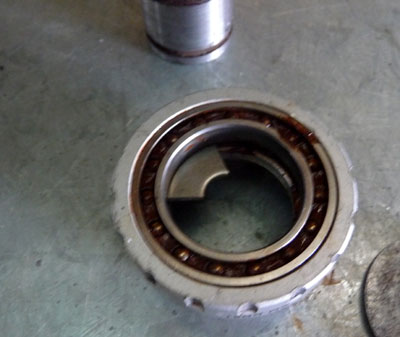 Bearing cup with one washer segment inserted