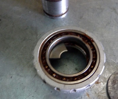 Bearing cup with one washer segment inserted